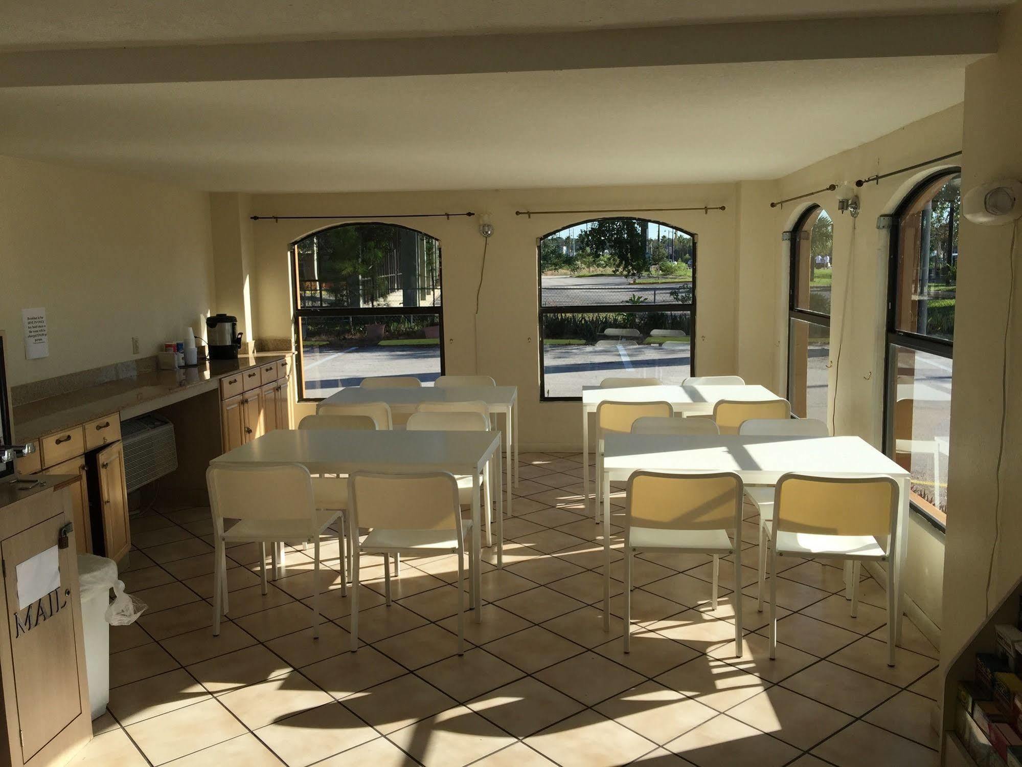 Country Hearth Inn- Kissimmee Extérieur photo